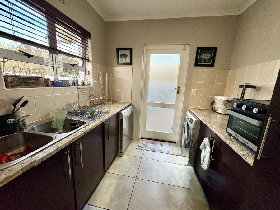To Let 3 Bedroom Property for Rent in Sunningdale Western Cape